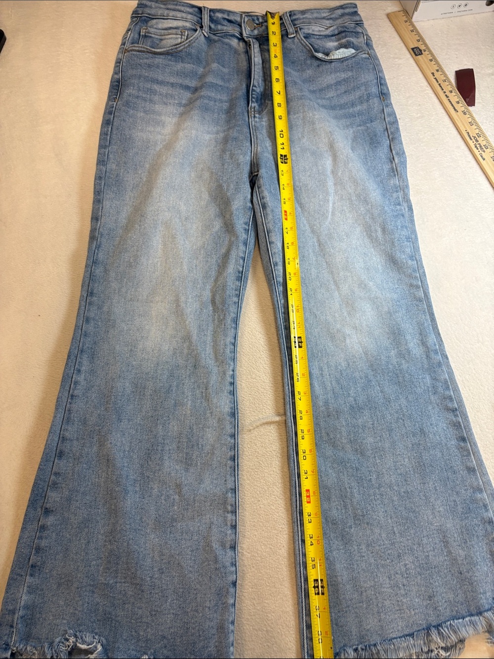 Light Blue Wide-Leg Women's Jeans with Frayed Hem